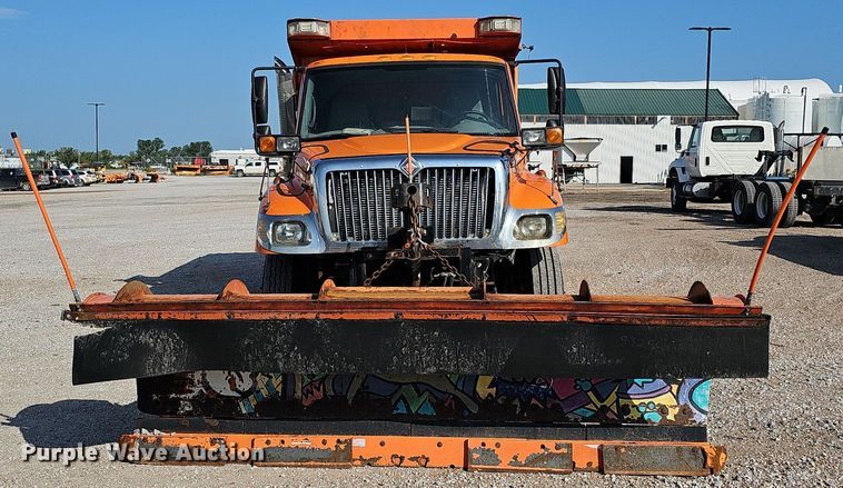 image for item DQ0104 2007 International 7400  dump truck