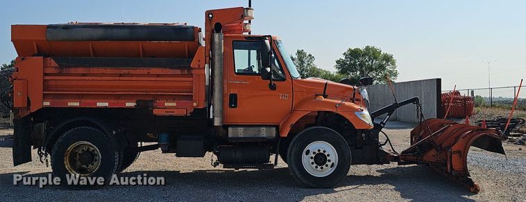 image for item DQ0104 2007 International 7400  dump truck