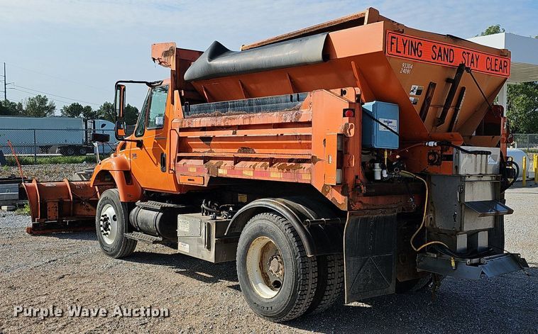 image for item DQ0104 2007 International 7400  dump truck