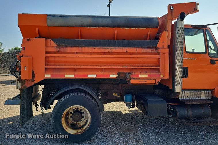 image for item DQ0104 2007 International 7400  dump truck