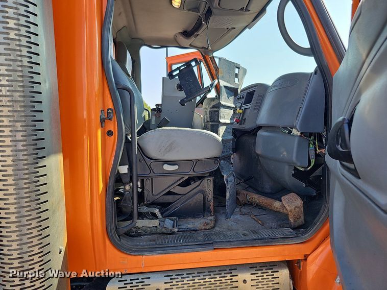 image for item DQ0104 2007 International 7400  dump truck