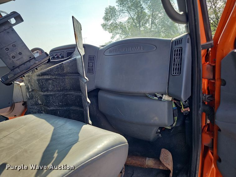 image for item DQ0104 2007 International 7400  dump truck