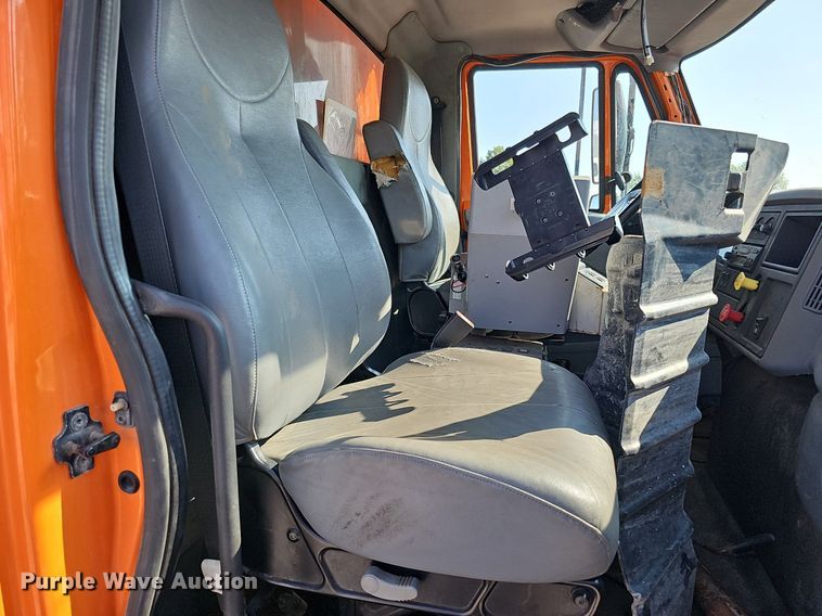 image for item DQ0104 2007 International 7400  dump truck