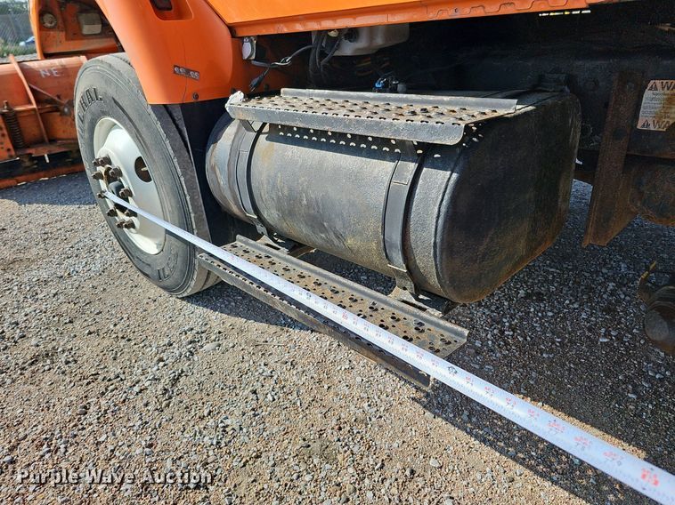 image for item DQ0104 2007 International 7400  dump truck