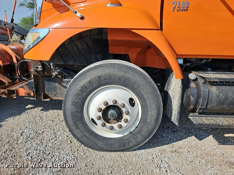 image for item DQ0104 2007 International 7400  dump truck