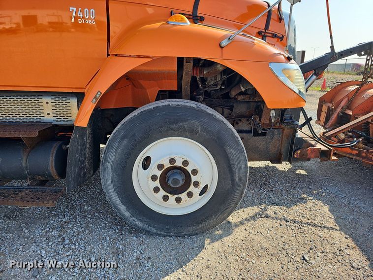 image for item DQ0104 2007 International 7400  dump truck