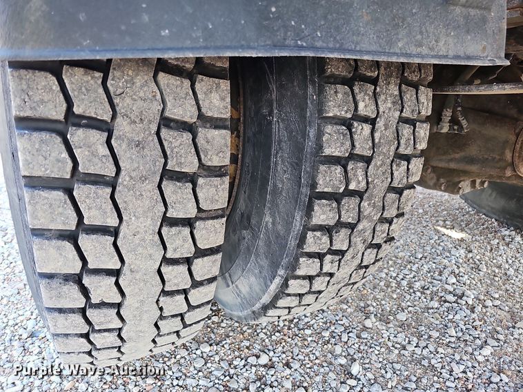 image for item DQ0104 2007 International 7400  dump truck