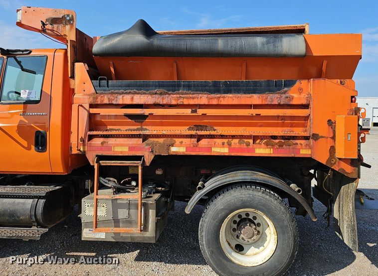 image for item DQ0104 2007 International 7400  dump truck