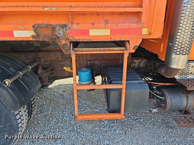 image for item DQ0104 2007 International 7400  dump truck