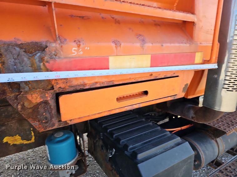 image for item DQ0104 2007 International 7400  dump truck