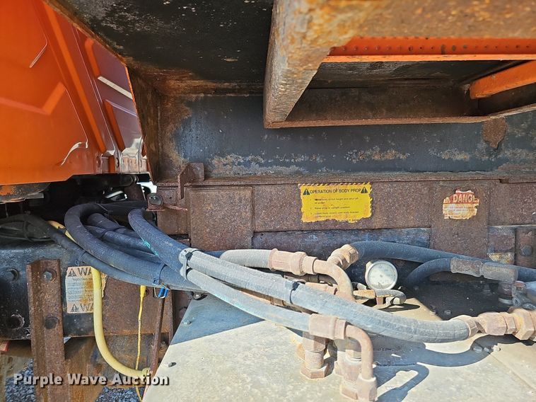 image for item DQ0104 2007 International 7400  dump truck