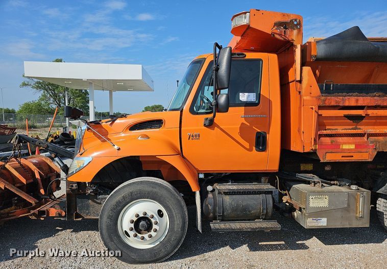 image for item DQ0104 2007 International 7400  dump truck