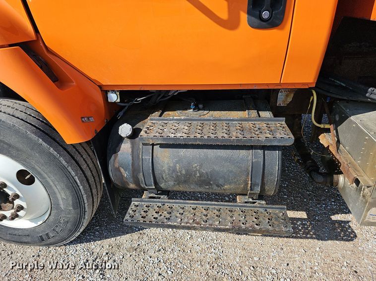 image for item DQ0104 2007 International 7400  dump truck