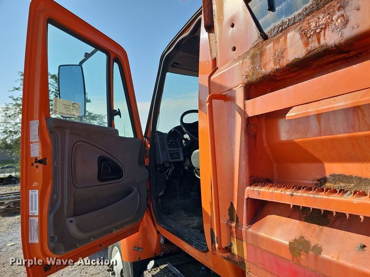 image for item DQ0104 2007 International 7400  dump truck