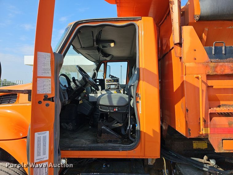 image for item DQ0104 2007 International 7400  dump truck