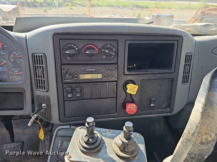 image for item DQ0104 2007 International 7400  dump truck