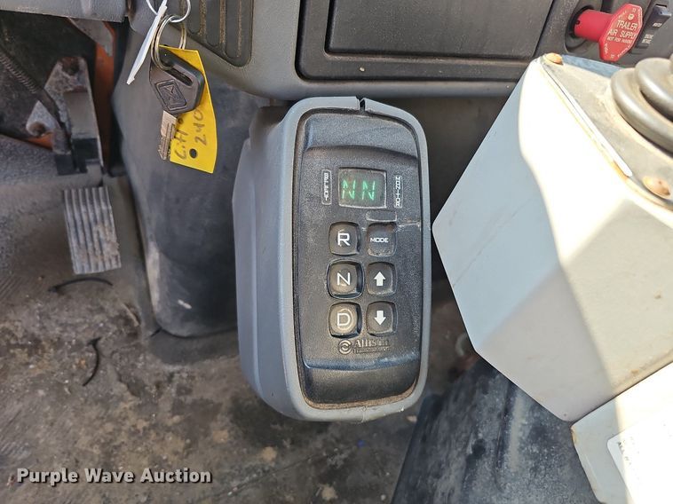 image for item DQ0104 2007 International 7400  dump truck