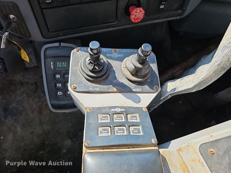 image for item DQ0104 2007 International 7400  dump truck