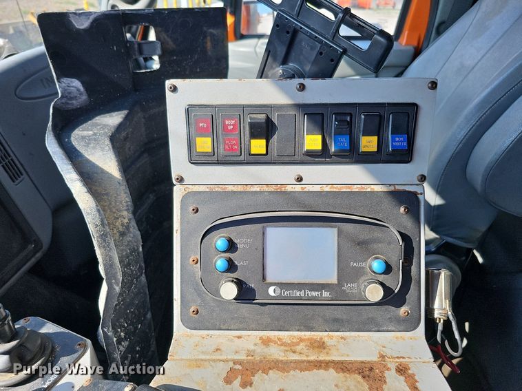 image for item DQ0104 2007 International 7400  dump truck