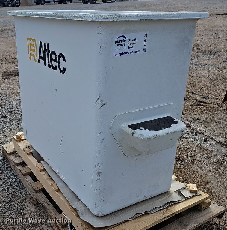 image for item DQ0106 Altec  non-insulated bucket