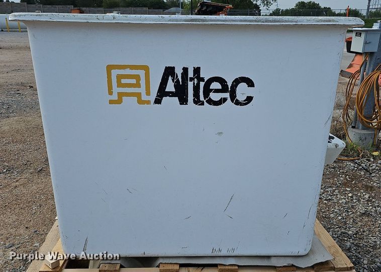 image for item DQ0106 Altec  non-insulated bucket