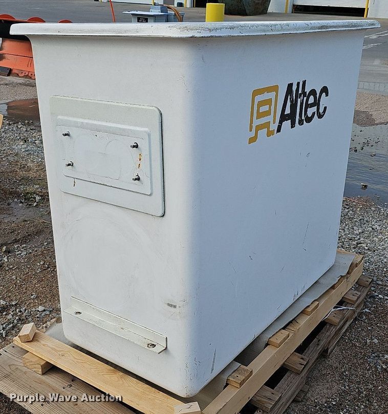 image for item DQ0106 Altec  non-insulated bucket