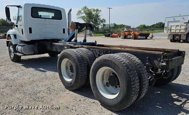 image for item DQ0109 2009 International WorkStar 7400  truck cab and chassis