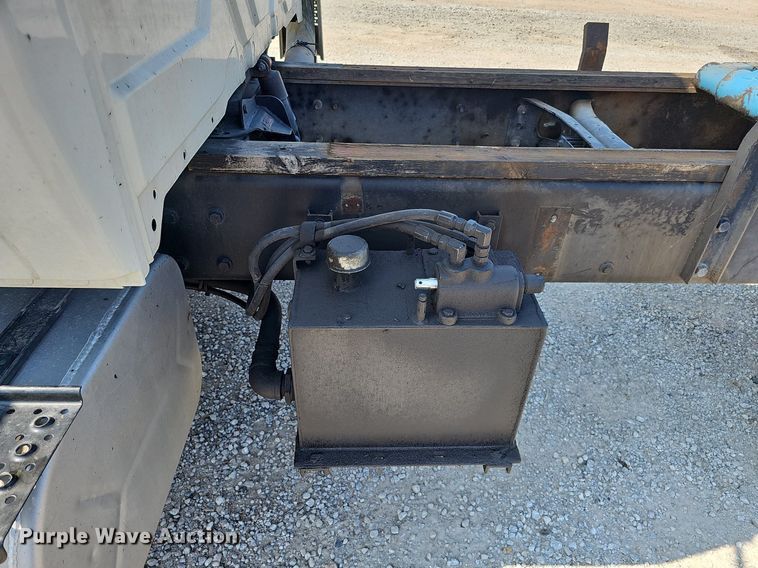 image for item DQ0109 2009 International WorkStar 7400  truck cab and chassis