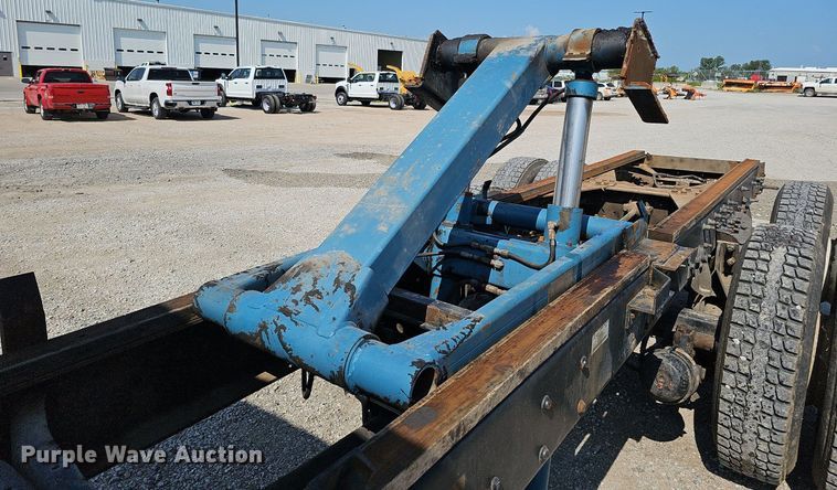 image for item DQ0109 2009 International WorkStar 7400  truck cab and chassis