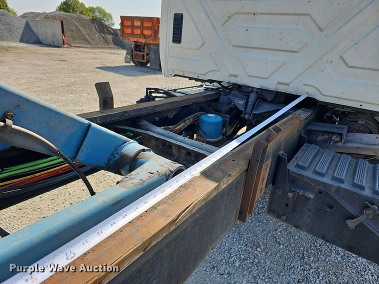 image for item DQ0109 2009 International WorkStar 7400  truck cab and chassis
