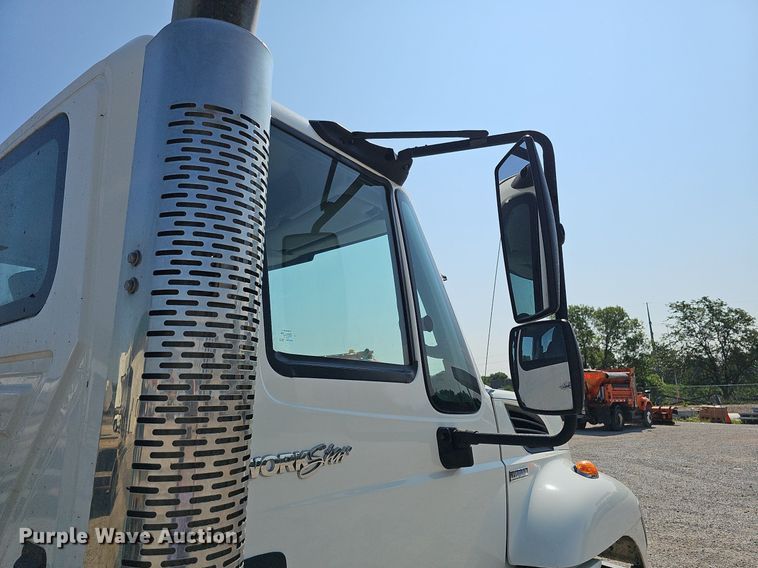image for item DQ0109 2009 International WorkStar 7400  truck cab and chassis