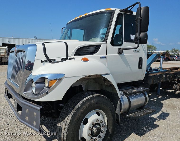 image for item DQ0109 2009 International WorkStar 7400  truck cab and chassis