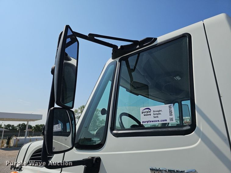 image for item DQ0109 2009 International WorkStar 7400  truck cab and chassis