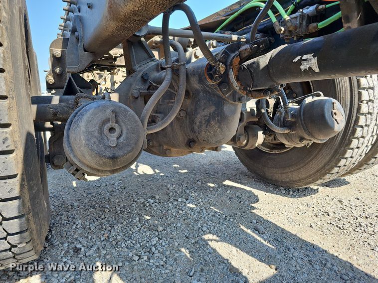 image for item DQ0109 2009 International WorkStar 7400  truck cab and chassis