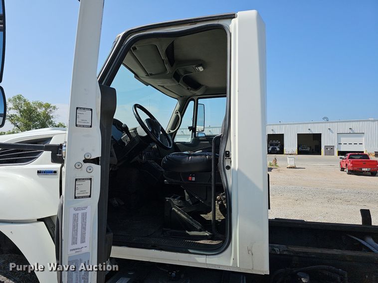 image for item DQ0109 2009 International WorkStar 7400  truck cab and chassis