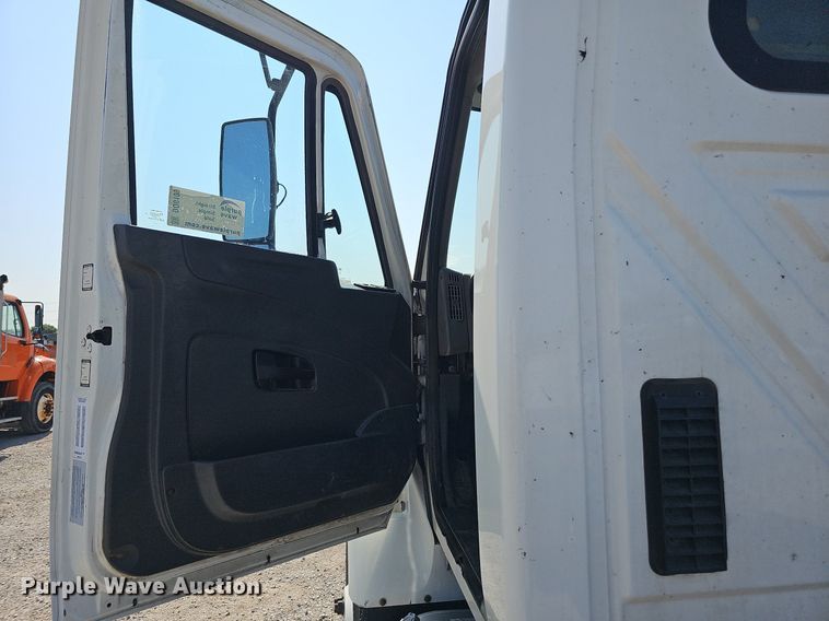 image for item DQ0109 2009 International WorkStar 7400  truck cab and chassis