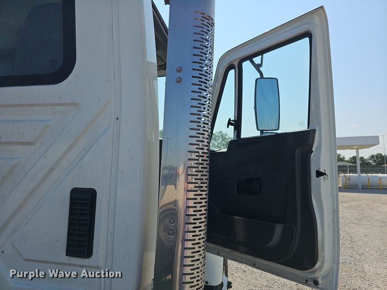 image for item DQ0109 2009 International WorkStar 7400  truck cab and chassis