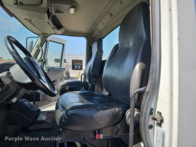 image for item DQ0109 2009 International WorkStar 7400  truck cab and chassis