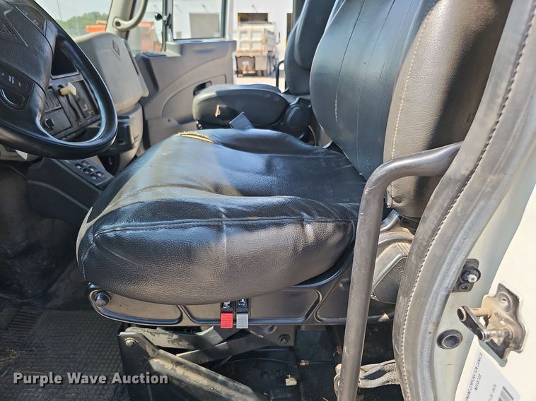 image for item DQ0109 2009 International WorkStar 7400  truck cab and chassis