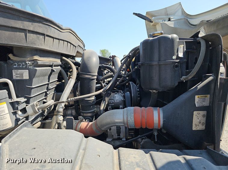 image for item DQ0109 2009 International WorkStar 7400  truck cab and chassis