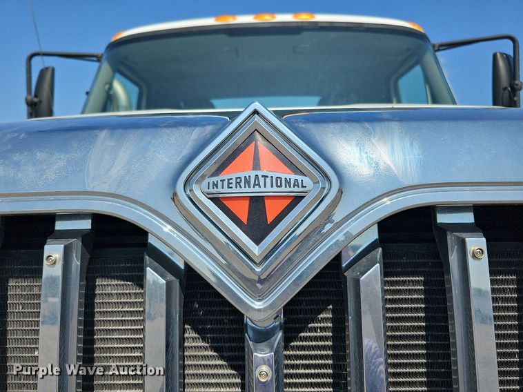 image for item DQ0109 2009 International WorkStar 7400  truck cab and chassis