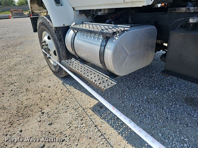 image for item DQ0109 2009 International WorkStar 7400  truck cab and chassis