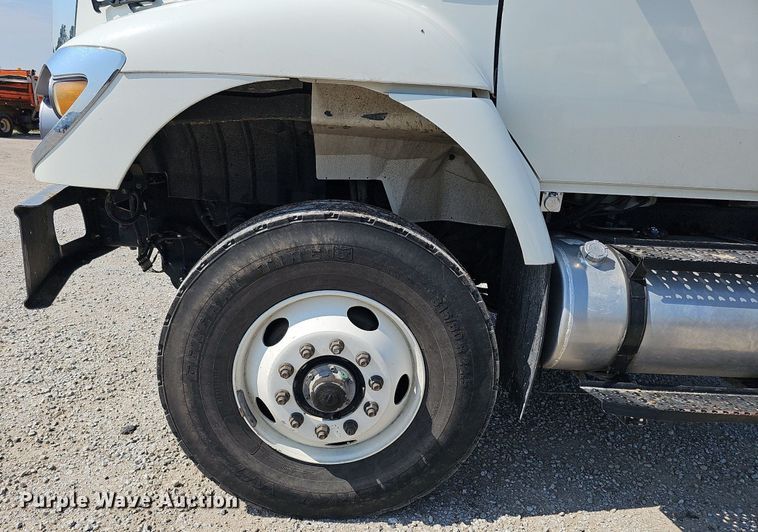 image for item DQ0109 2009 International WorkStar 7400  truck cab and chassis