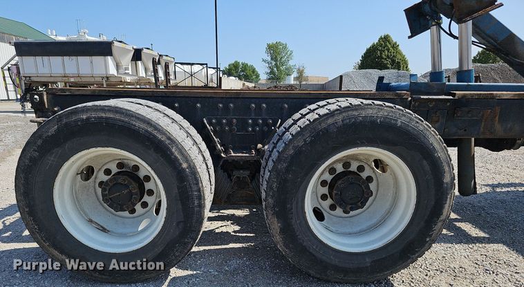 image for item DQ0109 2009 International WorkStar 7400  truck cab and chassis