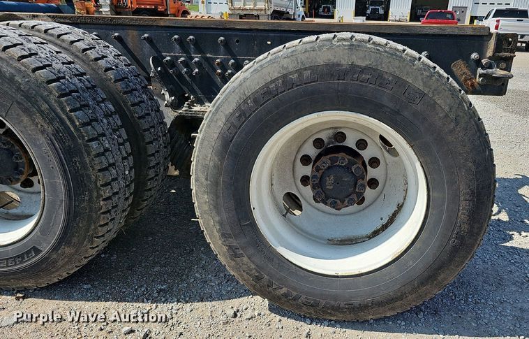 image for item DQ0109 2009 International WorkStar 7400  truck cab and chassis