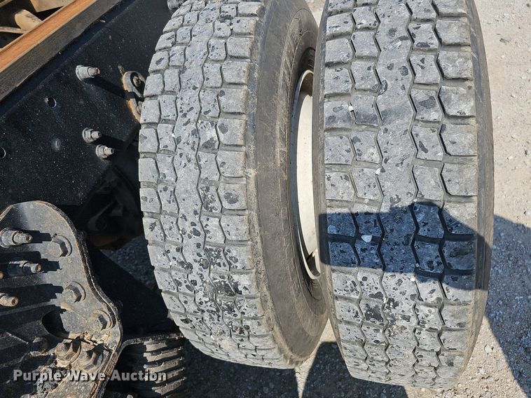 image for item DQ0109 2009 International WorkStar 7400  truck cab and chassis