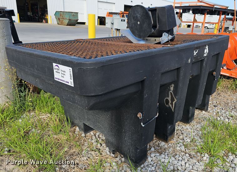 image for item DQ0111 SaltDogg SHPE 1500  spreader