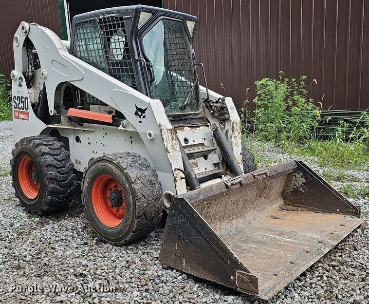 image for item DQ0112 2006 Bobcat S250  skid steer loader