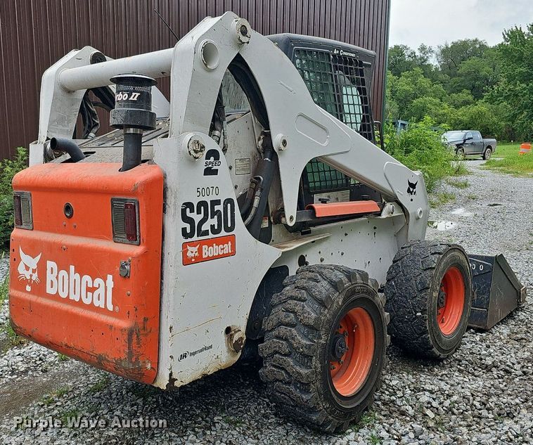 image for item DQ0112 2006 Bobcat S250  skid steer loader