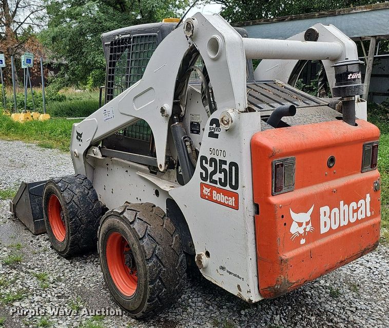 image for item DQ0112 2006 Bobcat S250  skid steer loader